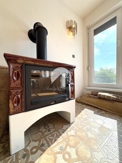 Reality KOMPLEX s.r.o. ponúka na PRENÁJOM 5 izbový rodinný dom s bazénom, záhradou a s garážou v Novej Stráži, časť Komárno !!!