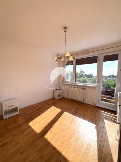 Reality KOMPLEX s.r.o. ponúka na PRENÁJOM 5 izbový rodinný dom s bazénom, záhradou a s garážou v Novej Stráži, časť Komárno !!!