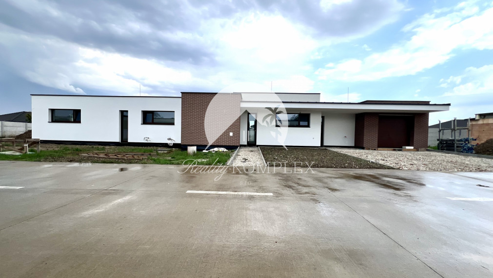 Reality KOMPLEX s.r.o. ponúka na PREDAJ 5 izbový rodinný dom-NOVOSTAVBU s garážou v Miloslavove