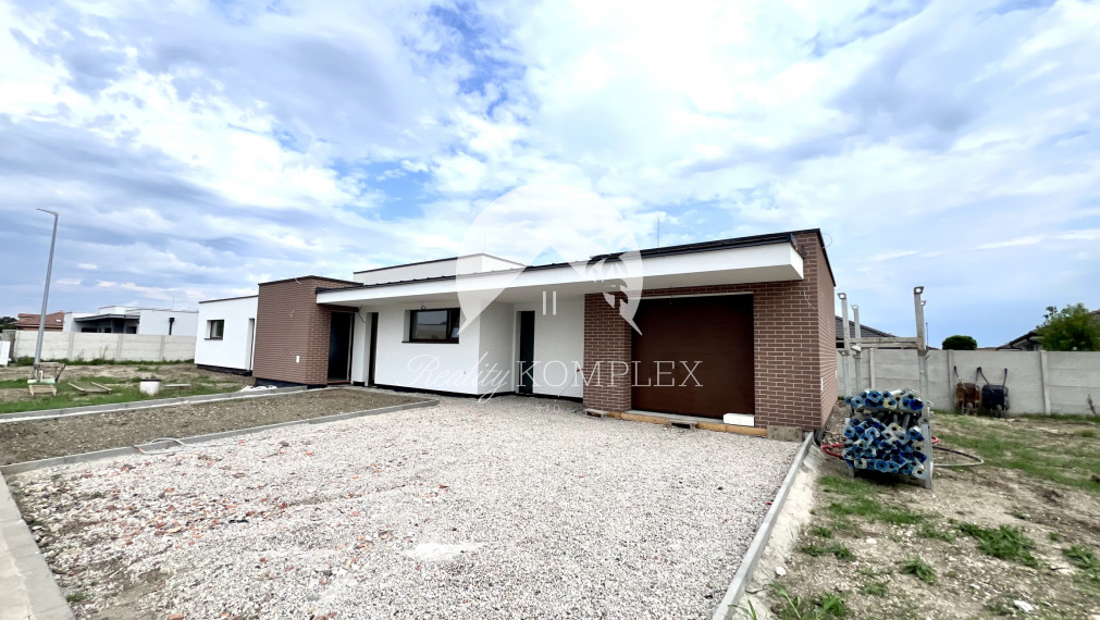 Reality KOMPLEX s.r.o. ponúka na PREDAJ 5 izbový rodinný dom-NOVOSTAVBU s garážou v Miloslavove