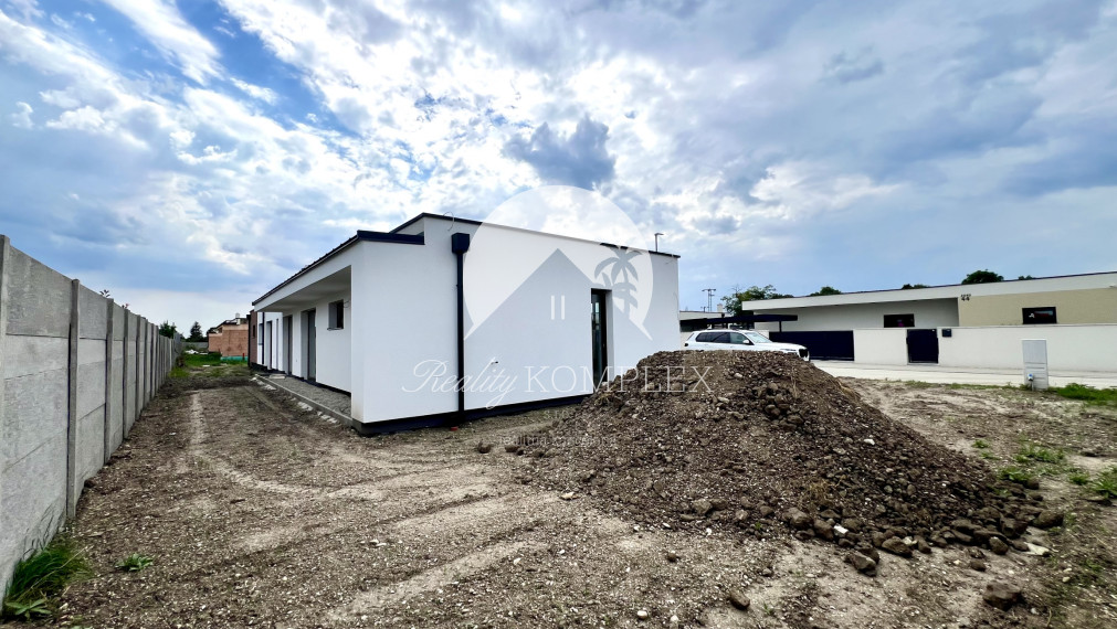 Reality KOMPLEX s.r.o. ponúka na PREDAJ 5 izbový rodinný dom-NOVOSTAVBU s garážou v Miloslavove