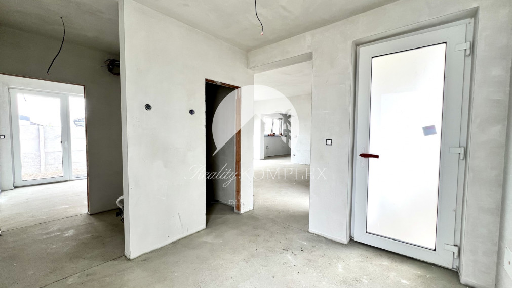 Reality KOMPLEX s.r.o. ponúka na PREDAJ 5 izbový rodinný dom-NOVOSTAVBU s garážou v Miloslavove