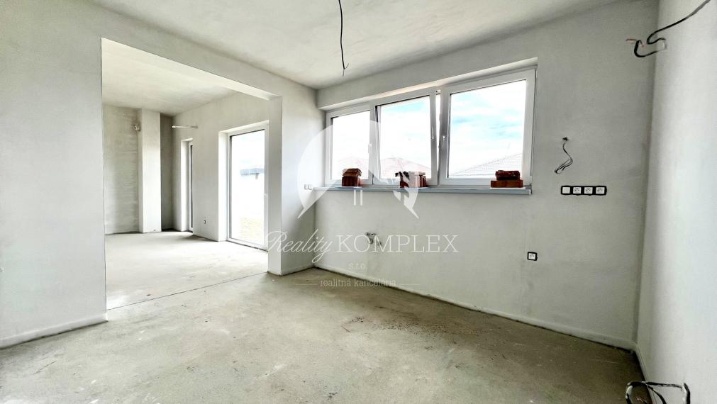 Reality KOMPLEX s.r.o. ponúka na PREDAJ 5 izbový rodinný dom-NOVOSTAVBU s garážou v Miloslavove