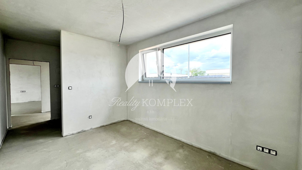 Reality KOMPLEX s.r.o. ponúka na PREDAJ 5 izbový rodinný dom-NOVOSTAVBU s garážou v Miloslavove