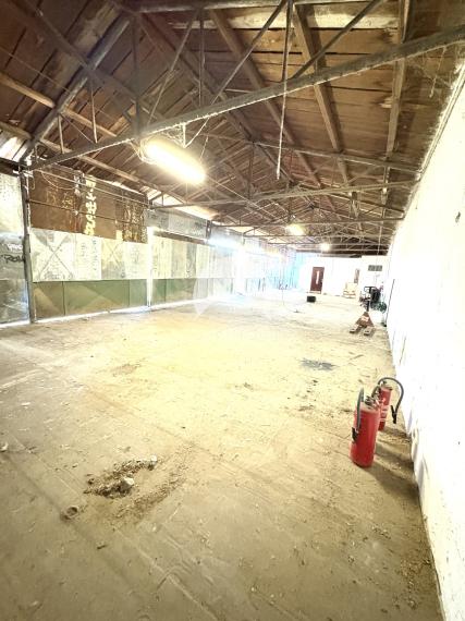 IBA U NÁS !!! Reality KOMPLEX s.r.o. vám ponúka na predaj viacúčelový sklad s pozemkom 1324 m²za super cenu !!!