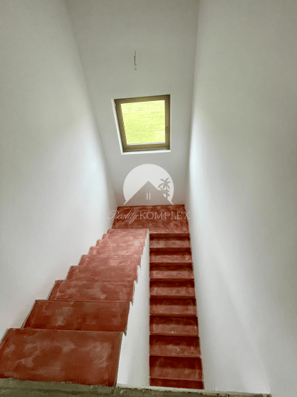 Reality KOMPLEX s.r.o. Vám ponúka luxusný rodinný dom v prémiovej lokalite DS