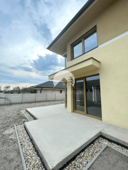 Reality KOMPLEX s.r.o. Vám ponúka luxusný rodinný dom v prémiovej lokalite DS