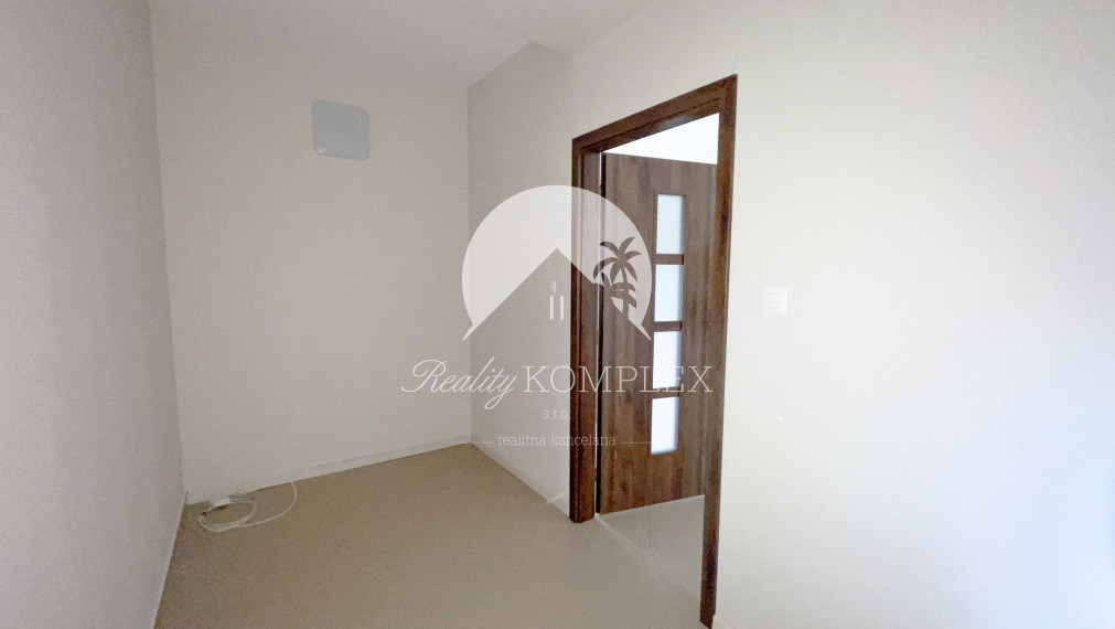 Reality KOMPLEX s.r.o., Vám ponúka na prenájom obchodný priestor v meste Dunajská Streda