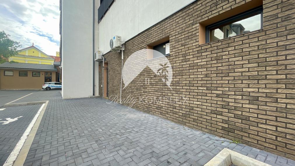 Reality KOMPLEX s.r.o., Vám ponúka na prenájom obchodný priestor v meste Dunajská Streda