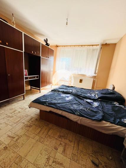 Reality KOMPLEX s.r.o. Vám ponúka na predaj priestranný 4-izbový rodinný dom s garážou a veľkým pozemkom v obci Okoč