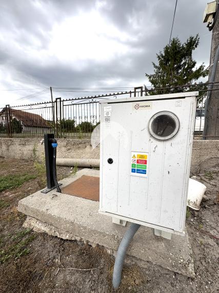 EXKLUZÍVNE IBA U NÁS! Reality KOMPLEX s.r.o. Vám ponúka na predaj rodinný dom nachádzajúci sa v pokojnej obci s veľkým pozemkom v Komárne – mestskej časti Kava.