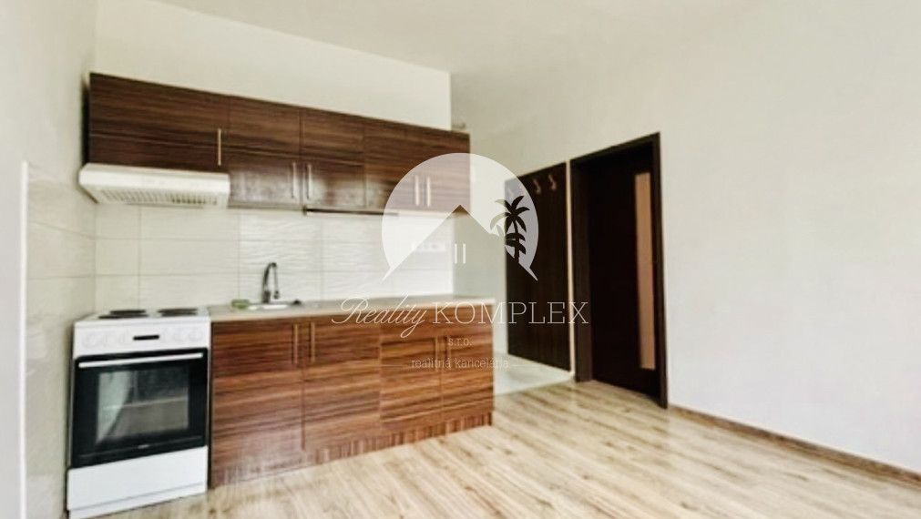 Reality KOMPLEX s.r.o., Vám ponúka 1 izbový byt vo VYHĽADÁVANEJ lokalite mesta Šurany  od spoľahlivého majiteľa!!!!