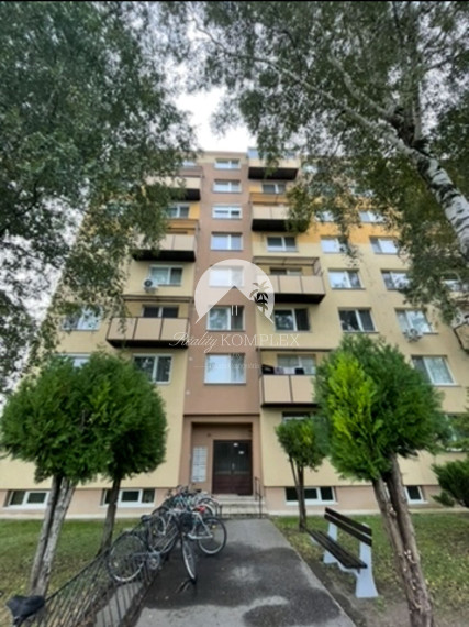 Reality KOMPLEX s.r.o., Vám ponúka 1 izbový byt vo VYHĽADÁVANEJ lokalite mesta Šurany  od spoľahlivého majiteľa!!!!