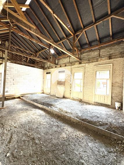 EXKLUZÍVNE IBA U NÁS !!! Reality KOMPLEX s.r.o. vám ponúka na predaj výnimočný dom v srdci historického Komárna – bývanie aj investícia s budúcnosťou !!!