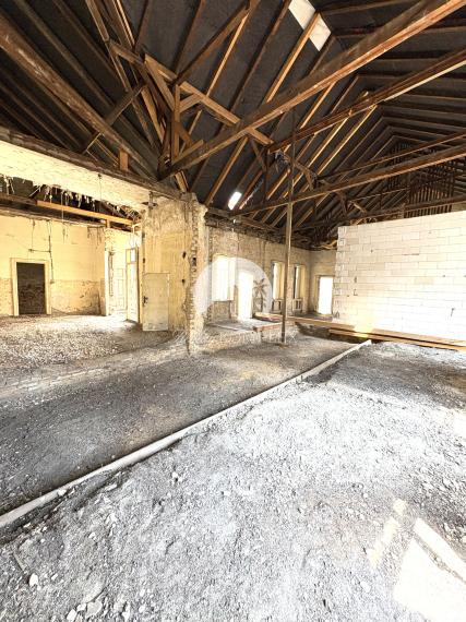 EXKLUZÍVNE IBA U NÁS !!! Reality KOMPLEX s.r.o. vám ponúka na predaj výnimočný dom v srdci historického Komárna – bývanie aj investícia s budúcnosťou !!!