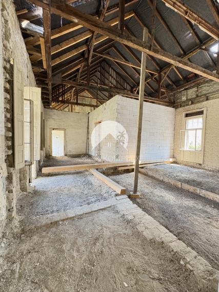 EXKLUZÍVNE IBA U NÁS !!! Reality KOMPLEX s.r.o. vám ponúka na predaj výnimočný dom v srdci historického Komárna – bývanie aj investícia s budúcnosťou !!!