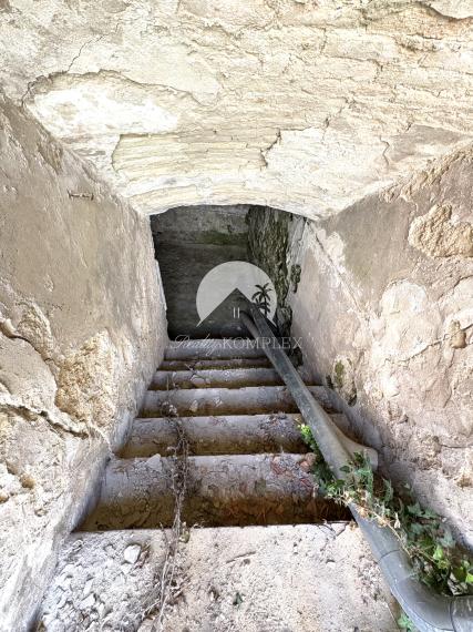 EXKLUZÍVNE IBA U NÁS !!! Reality KOMPLEX s.r.o. vám ponúka na predaj výnimočný dom v srdci historického Komárna – bývanie aj investícia s budúcnosťou !!!