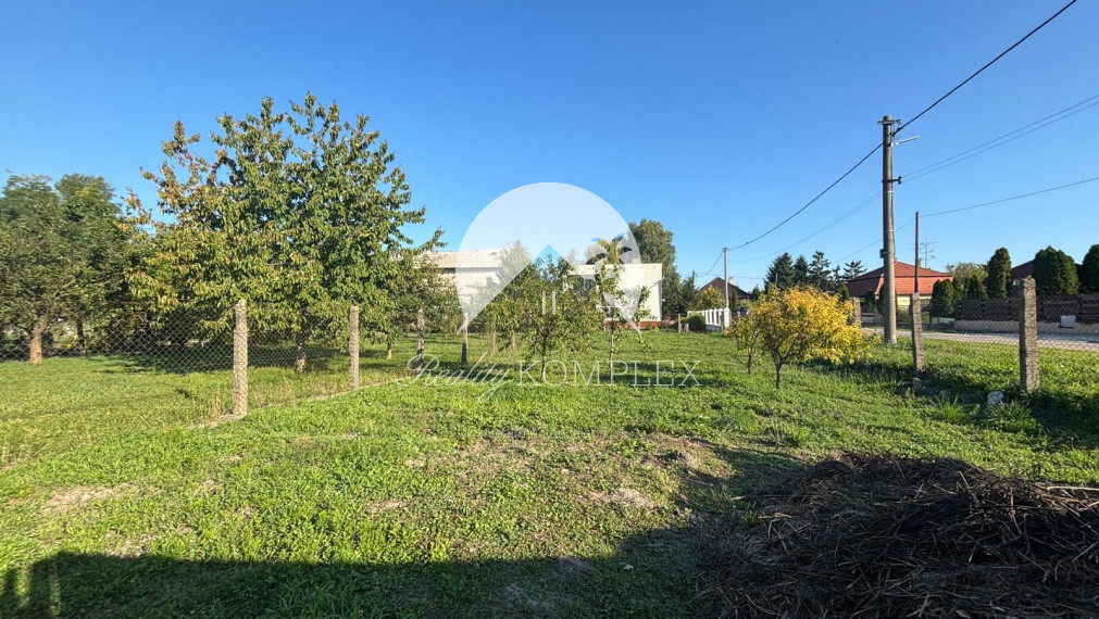 EXKLUZÍVNE – Reality KOMPLEX s.r.o. vám ponúka na predaj malý rodinný dom v obci Tôň, okres Komárno