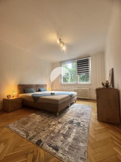 Reality KOMPLEX s.r.o., Vám ponúka 1 izbový byt vo VYHĽADÁVANEJ lokalite mesta Nové Zámky  od spoľahlivého majiteľa!!!!