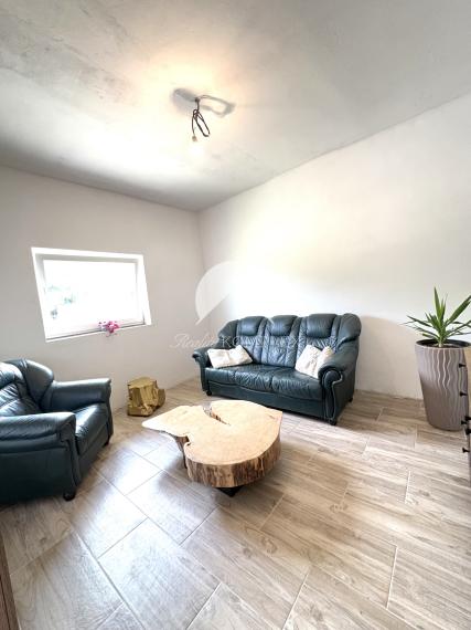 IBA U NÁS !!! Reality KOMPLEX s.r.o. vám ponúka na prenájom priestrannú viacúčelovú halu v Martovciach na pozemku s celkovou výmerou 8 647 m²