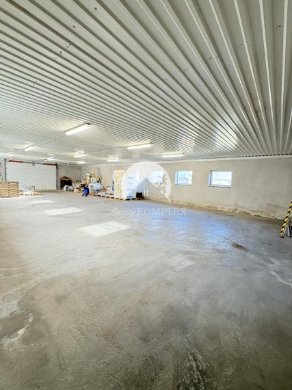 IBA U NÁS !!! Reality KOMPLEX s.r.o. vám ponúka na prenájom priestrannú viacúčelovú halu v Martovciach na pozemku s celkovou výmerou 8 647 m²