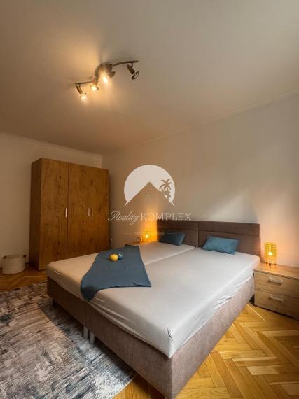 Reality KOMPLEX s.r.o., Vám ponúka 1 izbový byt vo VYHĽADÁVANEJ lokalite mesta Nové Zámky  od spoľahlivého majiteľa!!!!