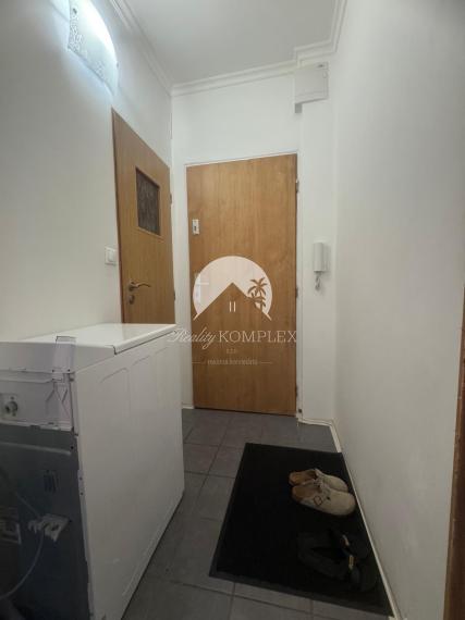 Reality KOMPLEX s.r.o., Vám ponúka 1 izbový byt vo VYHĽADÁVANEJ lokalite mesta Nové Zámky  od spoľahlivého majiteľa!!!!