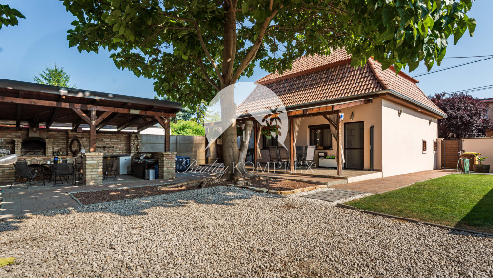 Výnimočná ponuka: Dva rodinné domy na jednom pozemku, v jednej kúpe! - Veľký Meder