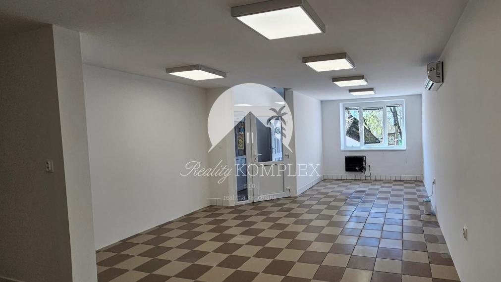 Reality KOMPLEX s.r.o. Vám ponúka do NÁJMU obchodný priestor na výbornom mieste v Marcelovej!!