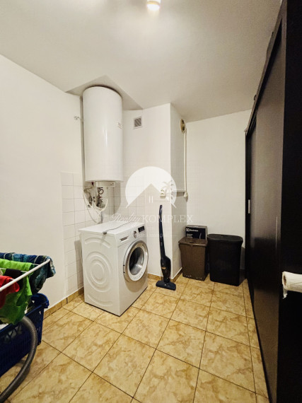 Exkluzívne iba u nás Vám Reality KOMPLEX s.r.o., ponúka na PREDAJ 4 izbový podkrovný byt s garážou v tichej lokalite Mesta Komárno!