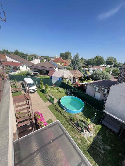 Reality KOMPLEX s.r.o. Vám ponúka na predaj priestranný 4-izbový rodinný dom s dvojgarážou, v meste Komárno.