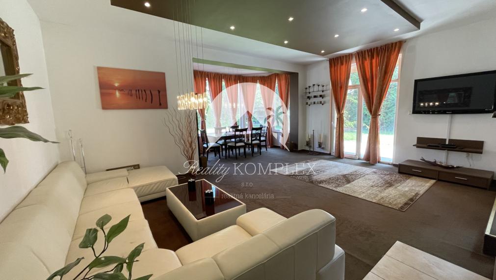 !!!LEN U NÁS!!! Reality KOMPLEX s.r.o. Vám ponúka 6-izbový rodinný dom v Dunajskej Strede NA PREDAJ