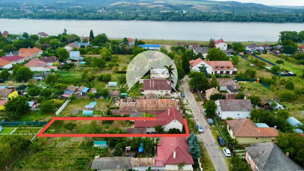 ZNÍŽENÁ CENA!!! Pekný rodinný dom len pár krokov od štrkovo-piesočnatej pláže Dunaja na PREDAJ v Kravanoch nad Dunajom