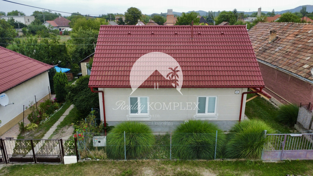 ZNÍŽENÁ CENA!!! Pekný rodinný dom len pár krokov od štrkovo-piesočnatej pláže Dunaja na PREDAJ v Kravanoch nad Dunajom