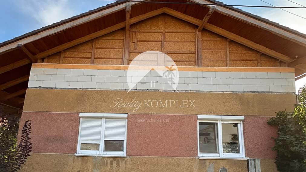 Reality KOMPLEX Vám ponúka EXKLUZÍVNE na predaj rodinný dom v obci Čalovec