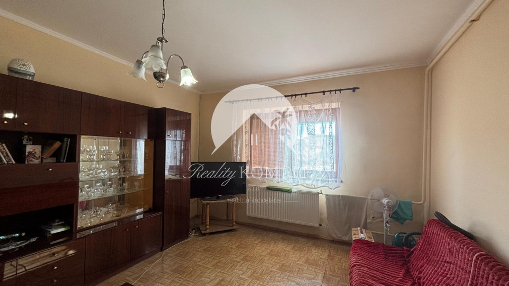 Reality KOMPLEX Vám ponúka EXKLUZÍVNE na predaj rodinný dom, ktorý sa nachádza priamo v centre mesta Veľký Meder.