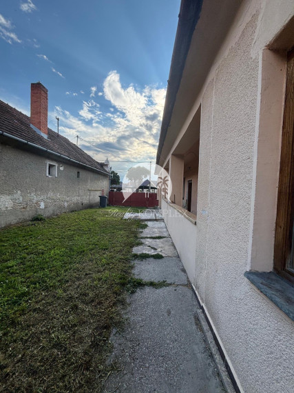 Reality KOMPLEX Vám ponúka EXKLUZÍVNE na predaj rodinný dom, ktorý sa nachádza priamo v centre mesta Veľký Meder.