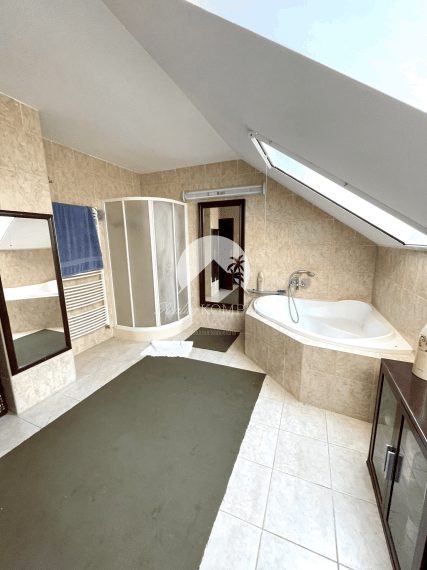 !!!LEN U NÁS!!! Reality KOMPLEX s.r.o. Vám ponúka 6-izbový rodinný dom v Dunajskej Strede NA PREDAJ