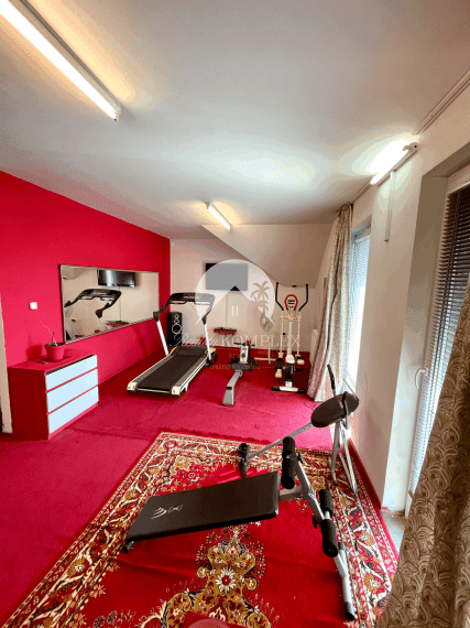 !!!LEN U NÁS!!! Reality KOMPLEX s.r.o. Vám ponúka 6-izbový rodinný dom v Dunajskej Strede NA PREDAJ