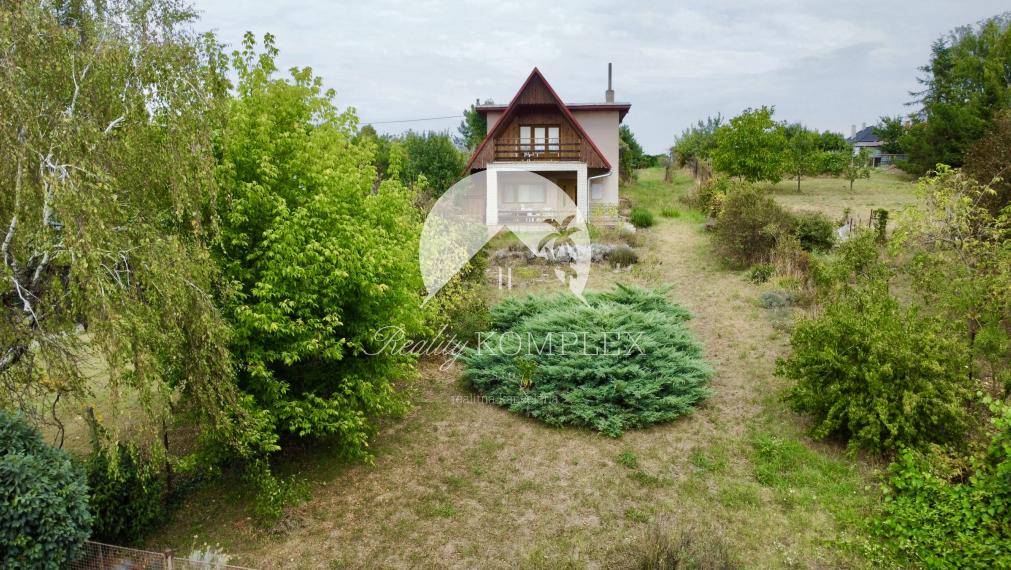 Pri brehu Virtského jazera na PREDAJ rodinný dom s veľkým pozemkom