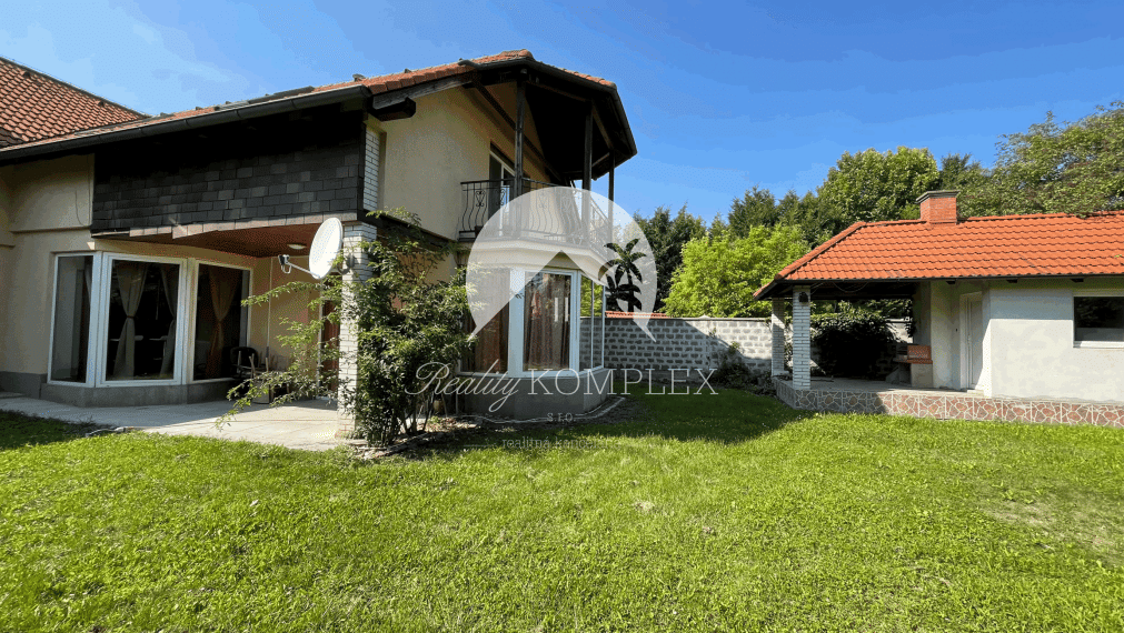 !!!LEN U NÁS!!! Reality KOMPLEX s.r.o. Vám ponúka 6-izbový rodinný dom v Dunajskej Strede NA PREDAJ