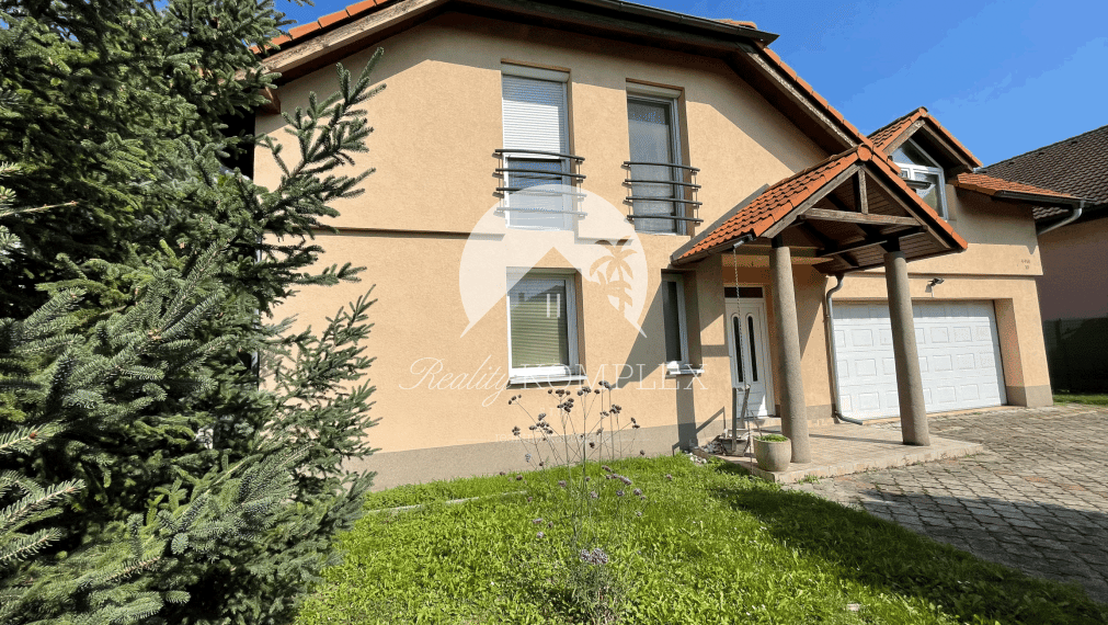!!!LEN U NÁS!!! Reality KOMPLEX s.r.o. Vám ponúka 6-izbový rodinný dom v Dunajskej Strede NA PREDAJ