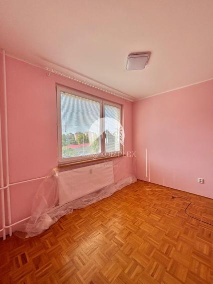 Exkluzívne iba u nás Vám Reality KOMPLEX s.r.o., ponúka na PREDAJ 4 izbový, kompletne rekonštruovaný byt v tichej lokalite Mesta Komárno