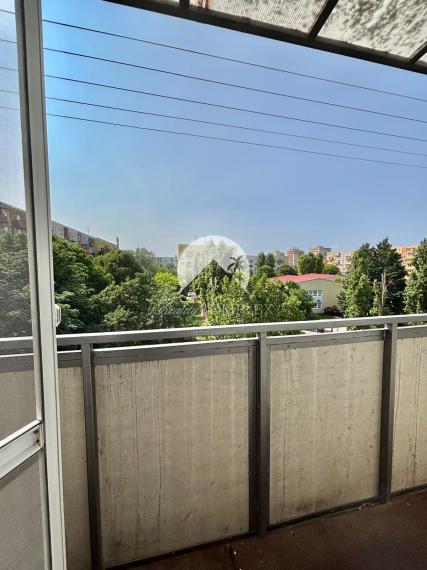 Exkluzívne iba u nás Vám Reality KOMPLEX s.r.o., ponúka na PREDAJ 4 izbový, kompletne rekonštruovaný byt v tichej lokalite Mesta Komárno