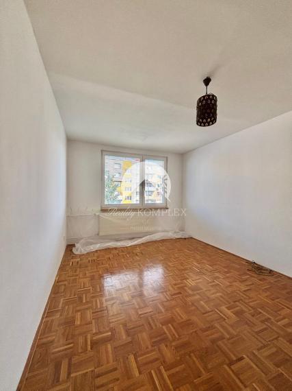 Exkluzívne iba u nás Vám Reality KOMPLEX s.r.o., ponúka na PREDAJ 4 izbový, kompletne rekonštruovaný byt v tichej lokalite Mesta Komárno