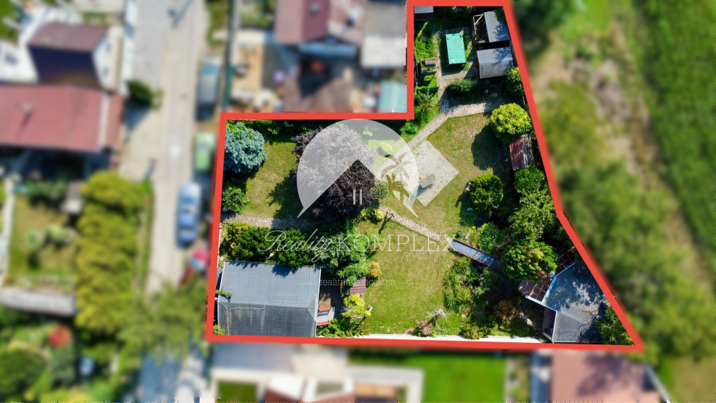 Rekreačná chata  s nádhernou záhradou a jazierkom v obľúbenej časti Komárna (Nová Osada)  blízko Váhu na PREDAJ!!