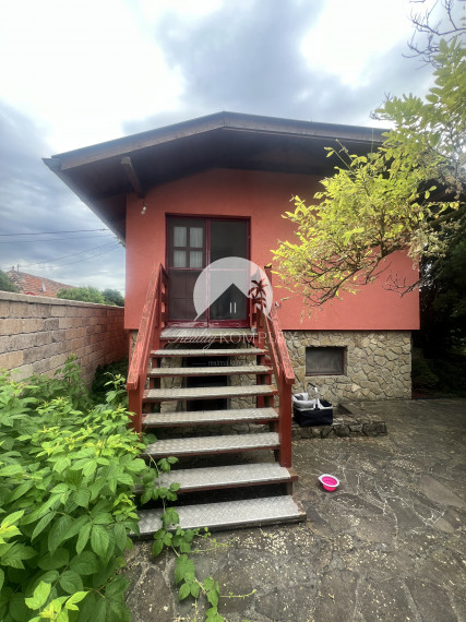 Rekreačná chata  s nádhernou záhradou a jazierkom v obľúbenej časti Komárna (Nová Osada)  blízko Váhu na PREDAJ!!