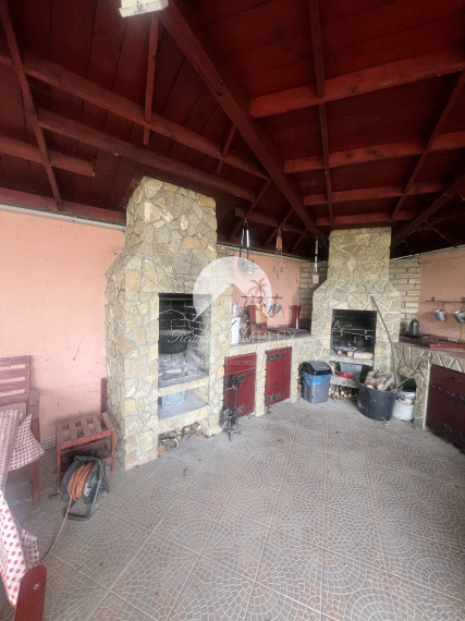 Rekreačná chata  s nádhernou záhradou a jazierkom v obľúbenej časti Komárna (Nová Osada)  blízko Váhu na PREDAJ!!