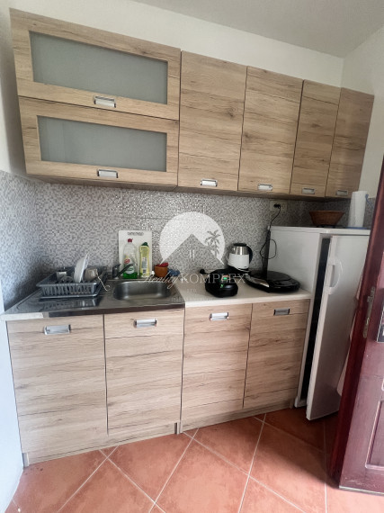 Rekreačná chata  s nádhernou záhradou a jazierkom v obľúbenej časti Komárna (Nová Osada)  blízko Váhu na PREDAJ!!