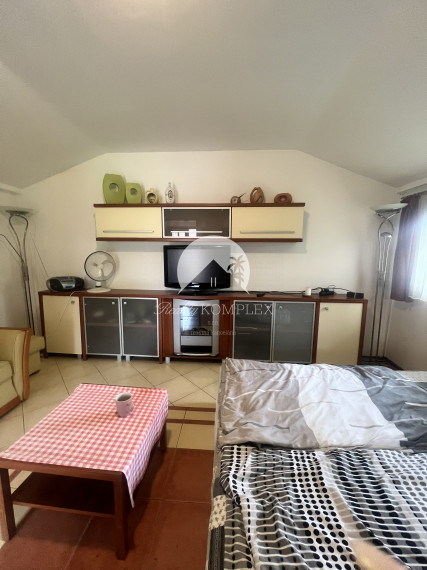 Rekreačná chata  s nádhernou záhradou a jazierkom v obľúbenej časti Komárna (Nová Osada)  blízko Váhu na PREDAJ!!